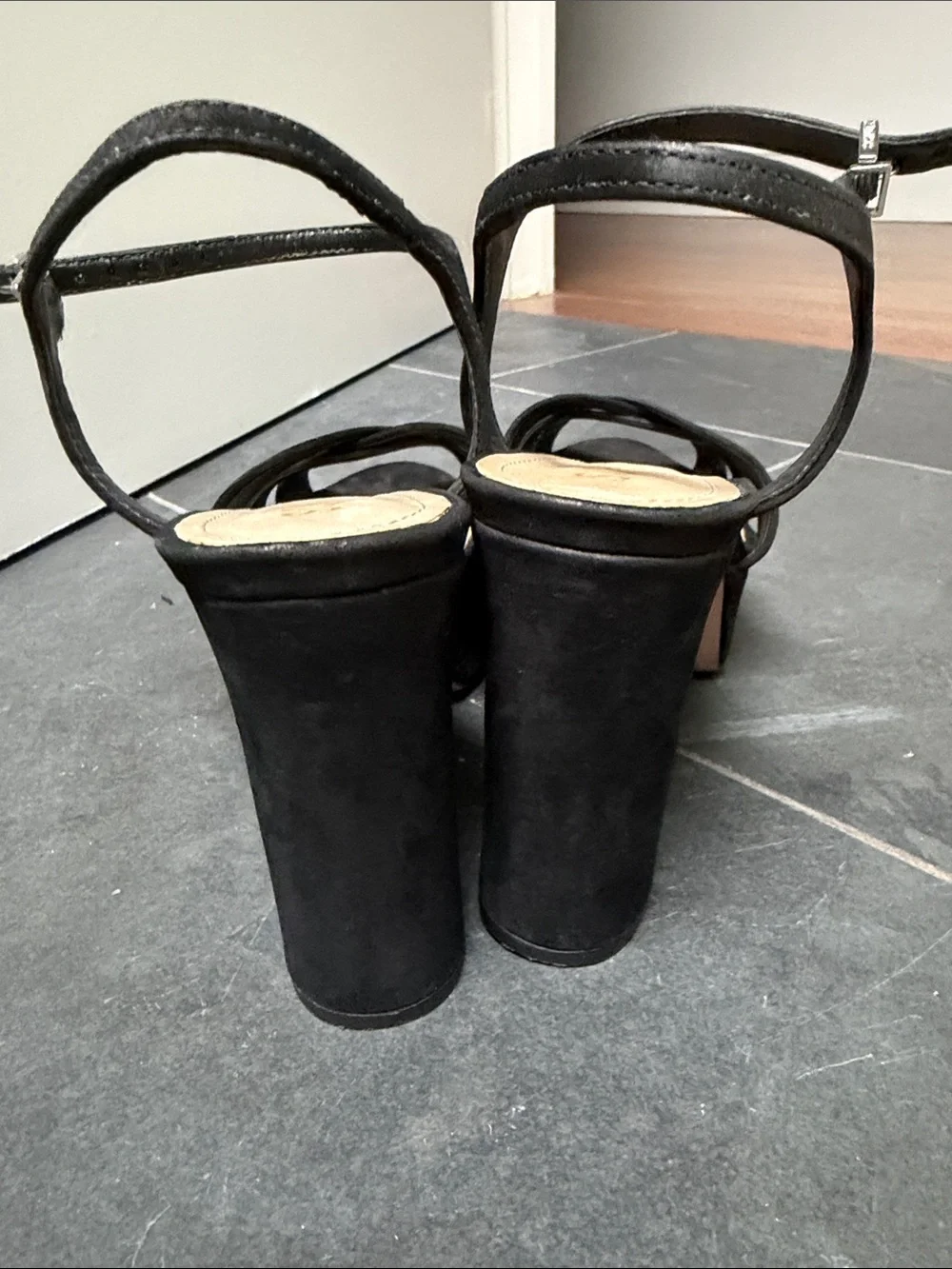 SCHUTZ these are